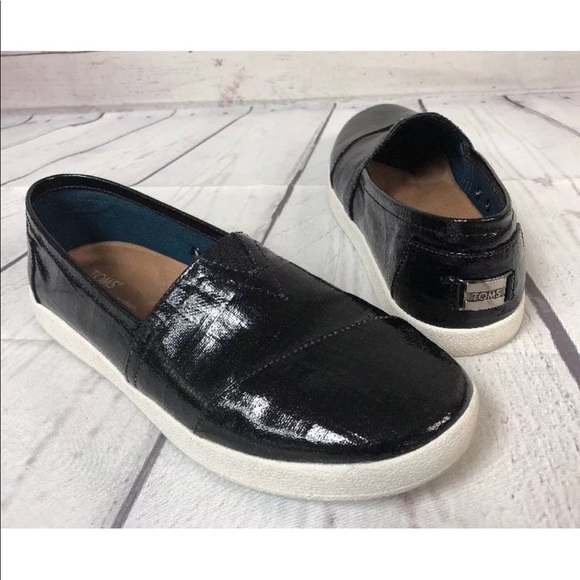 toms shiny shoes